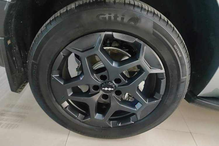 Used Formula Leopard Tai 7 2025 Model 190 km Four-Wheel Drive Ultra Edition Right Rear Wheel Hub