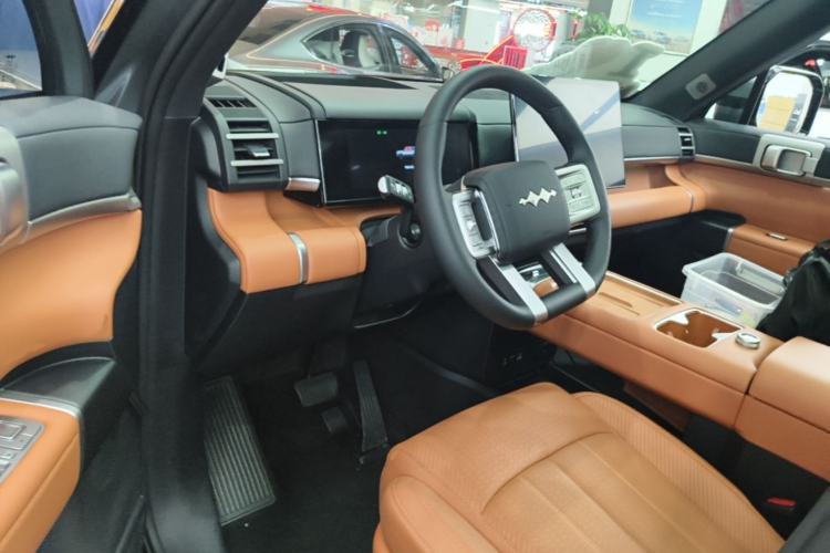 Used Formula Leopard Tai 7 2025 Model 200 km Two-Wheel Drive Max Edition Driver Seat