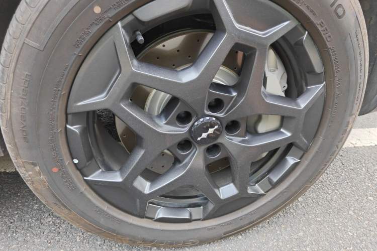 Used Formula Leopard Tai 7 2025 Model 190 km Four-Wheel Drive Ultra Edition Right Front Wheel Hub