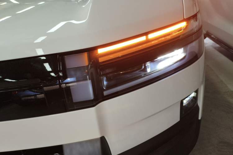 Used Formula Leopard Tai 7 2025 Model 190 km Four-Wheel Drive Ultra Edition Left Front Headlight