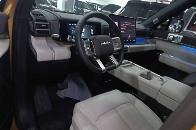 Used Formula Leopard Tai 7 2025 Model 190 km Four-Wheel Drive Ultra Edition Center Console