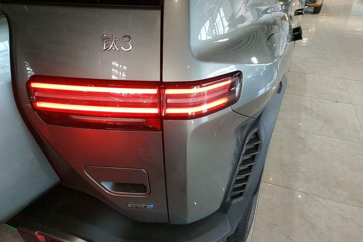 Used Formula Leopard Titanium 3 2025 501 km Range Rear-Wheel Drive Intelligent Driving Max Edition Exterior 6