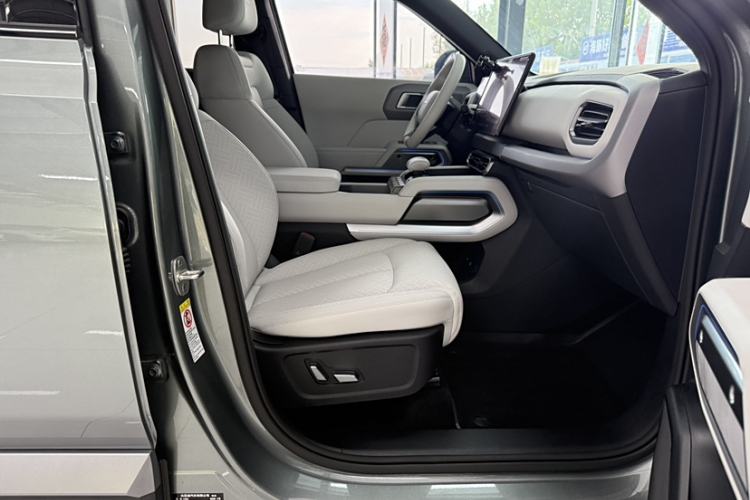 Used Formula Leopard Titanium 3 2025 501 km All-Wheel Drive Intelligent Driving Max Edition Interior 2
