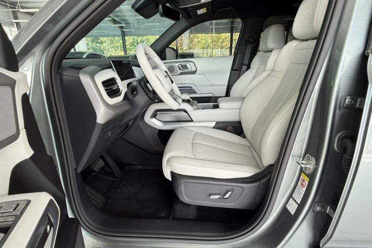 Used Formula Leopard Titanium 3 2025 501 km All-Wheel Drive Intelligent Driving Max Edition Interior 4