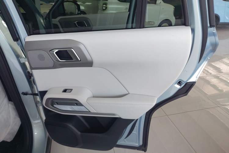 Used Formula Leopard Titanium 3 2025 501 km Range Rear-Wheel Drive Intelligent Driving Max Edition Interior 6