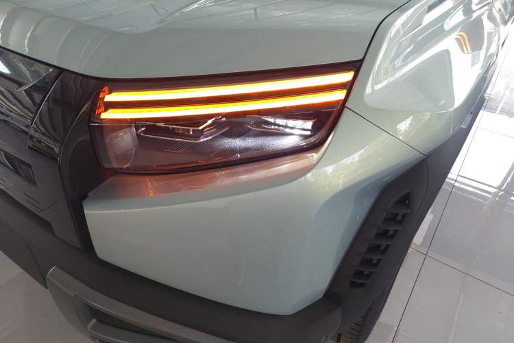 Used Formula Leopard Titanium 3 2025 501 km Range Rear-Wheel Drive Intelligent Driving Max Edition Left Front Headlight