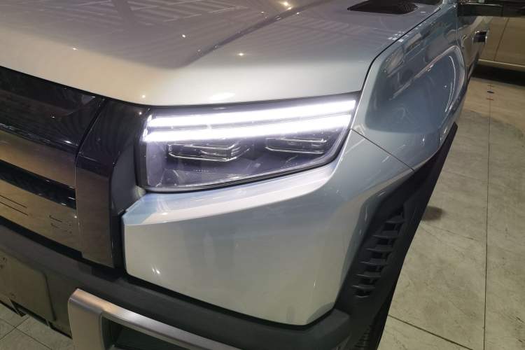 Used Formula Leopard Titanium 3 2025 501 km Range Rear-Wheel Drive Intelligent Driving Max Edition Left Front Headlight