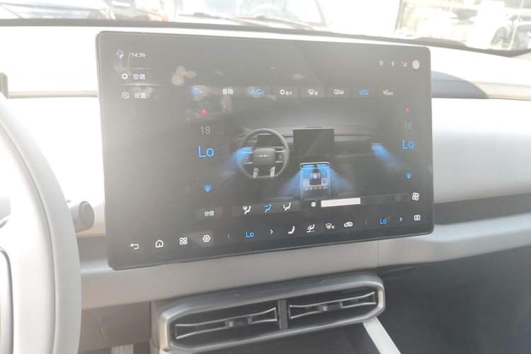 Used Formula Leopard Titanium 3 2025 501KM All-Wheel Drive Intelligent Driving Ultra Version Audio And AC Panel