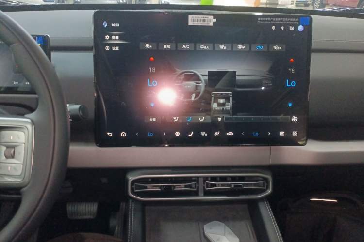 Used Formula Leopard Titanium 3 2025 501KM All-Wheel Drive Intelligent Driving Ultra Version Audio And AC Panel