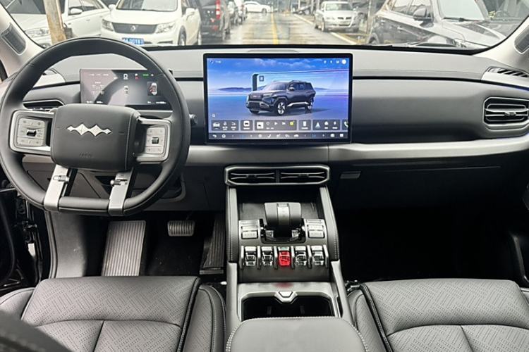 Used Formula Leopard Titanium 3 2025 501KM All-Wheel Drive Intelligent Driving Ultra Version Audio And AC Panel
