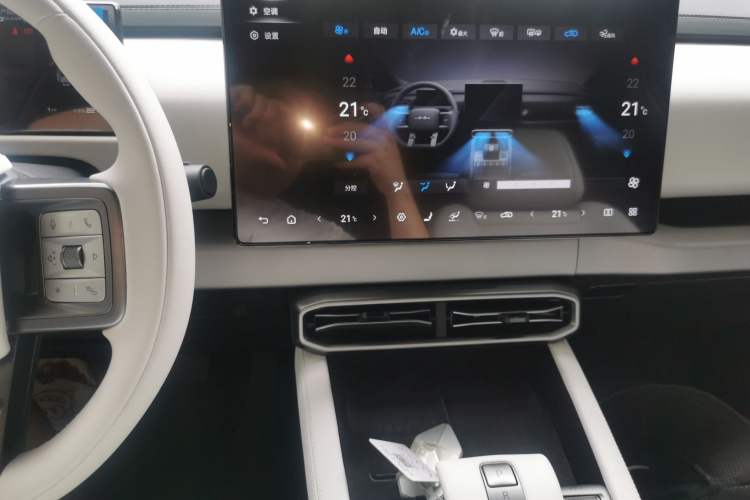 Used Formula Leopard Titanium 3 2025 501 km All-Wheel Drive Intelligent Driving Max Edition Audio And AC Panel