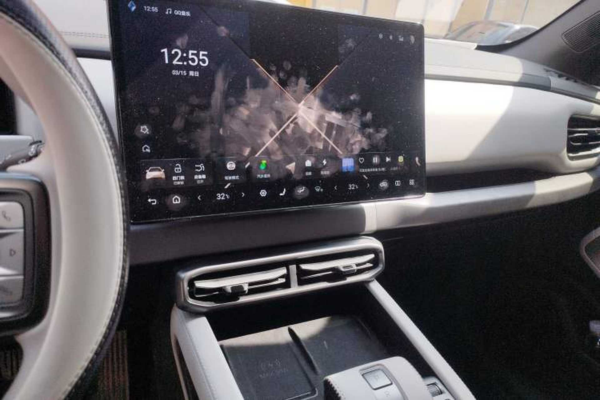 Used Formula Leopard Titanium 3 2025 501 km All-Wheel Drive Intelligent Driving Max Edition Audio And AC Panel