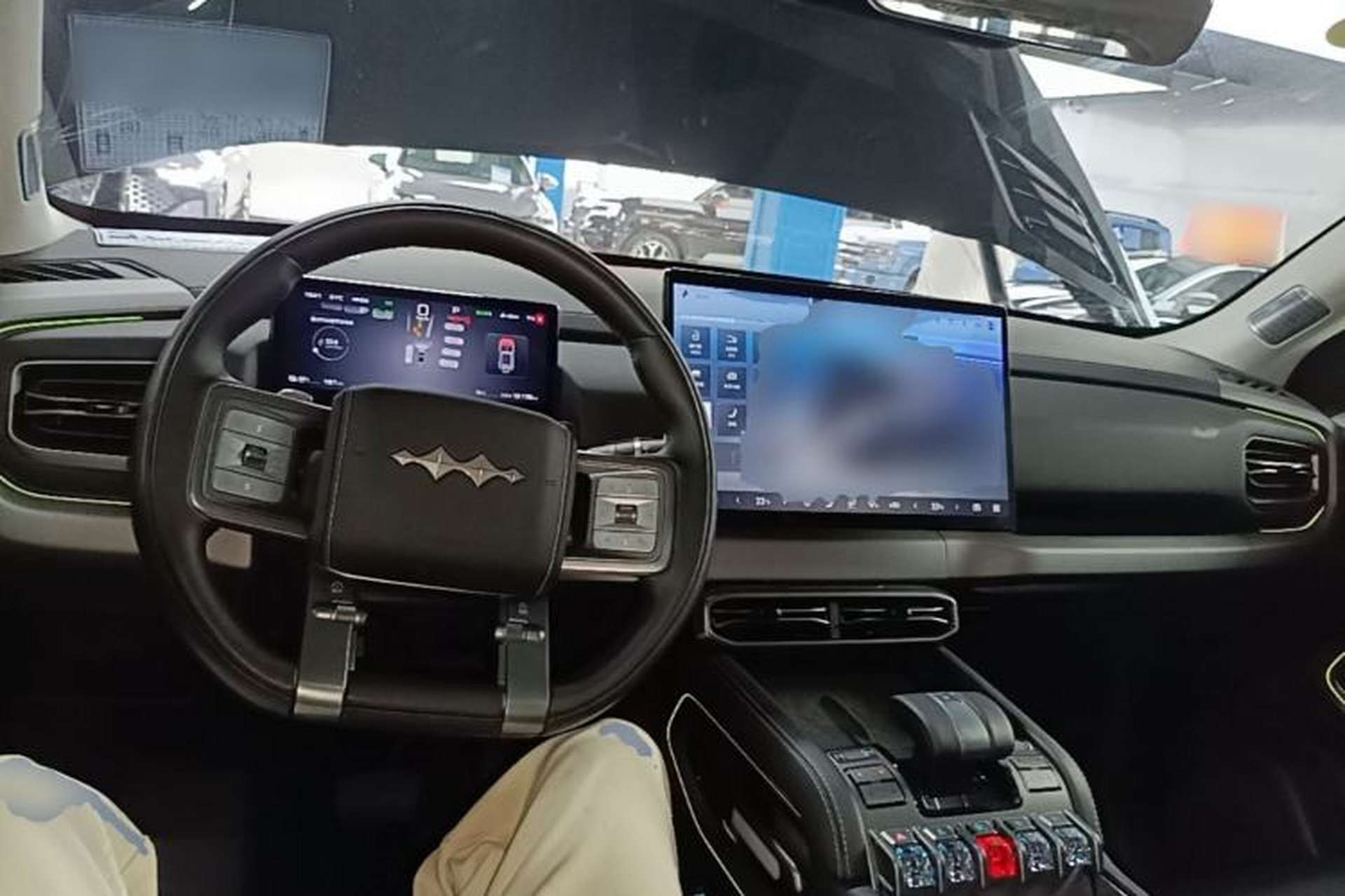 Used Formula Leopard Titanium 3 2025 501KM All-Wheel Drive Intelligent Driving Ultra Version Center Console