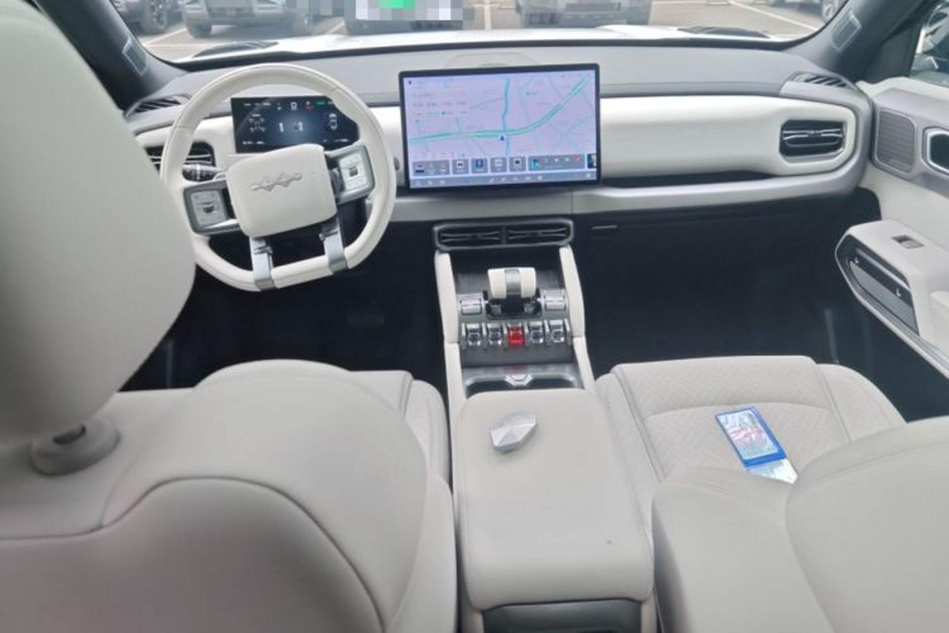 Used Formula Leopard Titanium 3 2025 501KM All-Wheel Drive Intelligent Driving Ultra Version Center Console