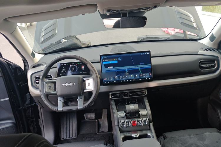 Used Formula Leopard Titanium 3 2025 501KM All-Wheel Drive Intelligent Driving Ultra Version Center Console