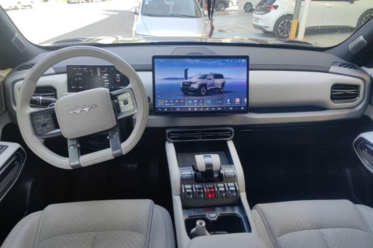 Used Formula Leopard Titanium 3 2025 501KM All-Wheel Drive Intelligent Driving Ultra Version Center Console