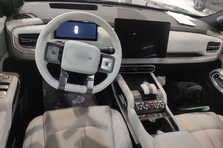 Used Formula Leopard Titanium 3 2025 501 km Four-Wheel Drive Drone Edition Center Console