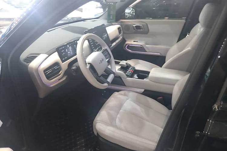Used Formula Leopard Titanium 3 2025 501 km Range Rear-Wheel Drive Intelligent Driving Max Edition Driver Seat