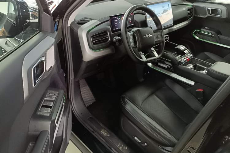 Used Formula Leopard Titanium 3 2025 501KM All-Wheel Drive Intelligent Driving Ultra Version Driver Seat