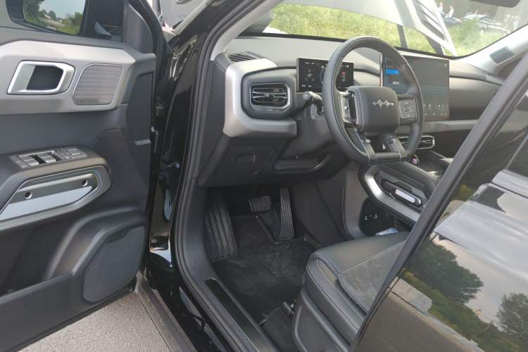 Used Formula Leopard Titanium 3 2025 501KM All-Wheel Drive Intelligent Driving Ultra Version Driver Seat