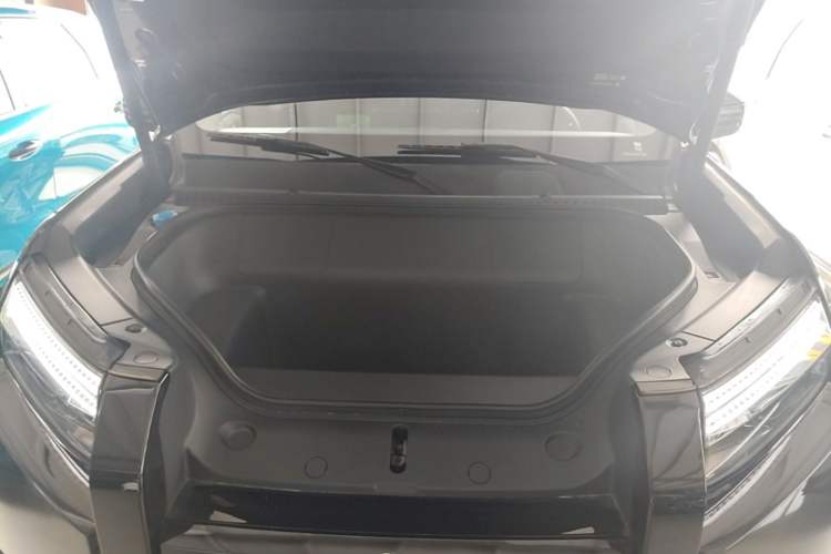 Used Formula Leopard Titanium 3 2025 501KM All-Wheel Drive Intelligent Driving Ultra Version Engine Bay