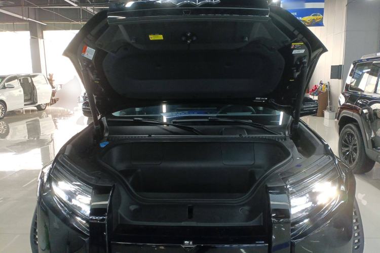 Used Formula Leopard Titanium 3 2025 501KM All-Wheel Drive Intelligent Driving Ultra Version Engine Bay