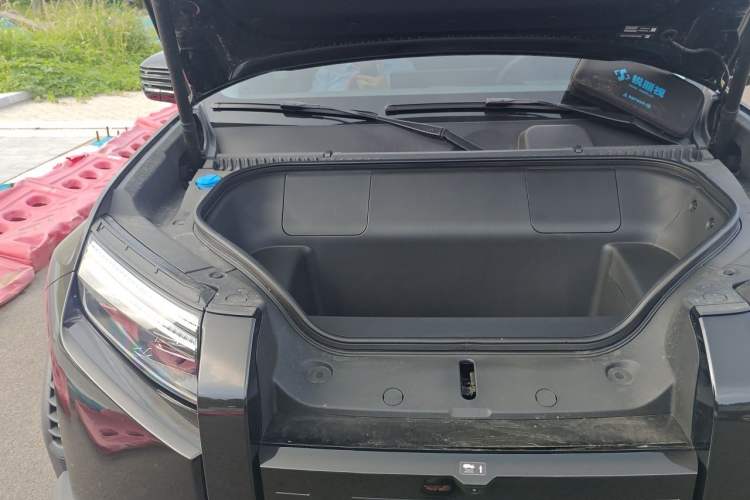 Used Formula Leopard Titanium 3 2025 501KM All-Wheel Drive Intelligent Driving Ultra Version Engine Bay Right