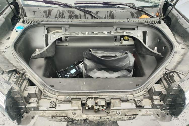 Used Formula Leopard Titanium 3 2025 501 km Range Rear-Wheel Drive Intelligent Driving Max Edition Engine Bay