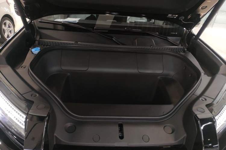 Used Formula Leopard Titanium 3 2025 501 km Four-Wheel Drive Drone Edition Engine Bay