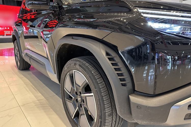 Used Formula Leopard Titanium 3 2025 501 km All-Wheel Drive Intelligent Driving Max Edition Exterior 4