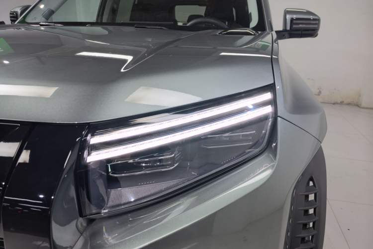 Used Formula Leopard Titanium 3 2025 501KM All-Wheel Drive Intelligent Driving Ultra Version Exterior 4