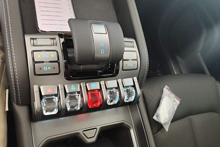 Used Formula Leopard Titanium 3 2025 501KM All-Wheel Drive Intelligent Driving Ultra Version Gear Lever