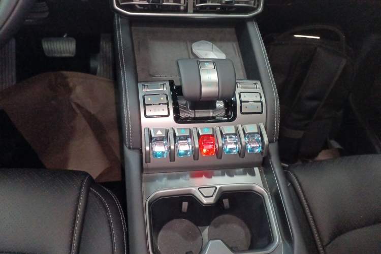 Used Formula Leopard Titanium 3 2025 501KM All-Wheel Drive Intelligent Driving Ultra Version Gear Lever
