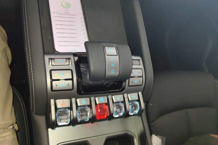 Used Formula Leopard Titanium 3 2025 501 km All-Wheel Drive Intelligent Driving Max Edition Gear Lever