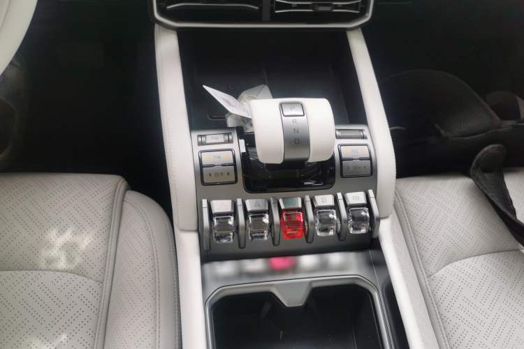 Used Formula Leopard Titanium 3 2025 501 km All-Wheel Drive Intelligent Driving Max Edition Gear Lever
