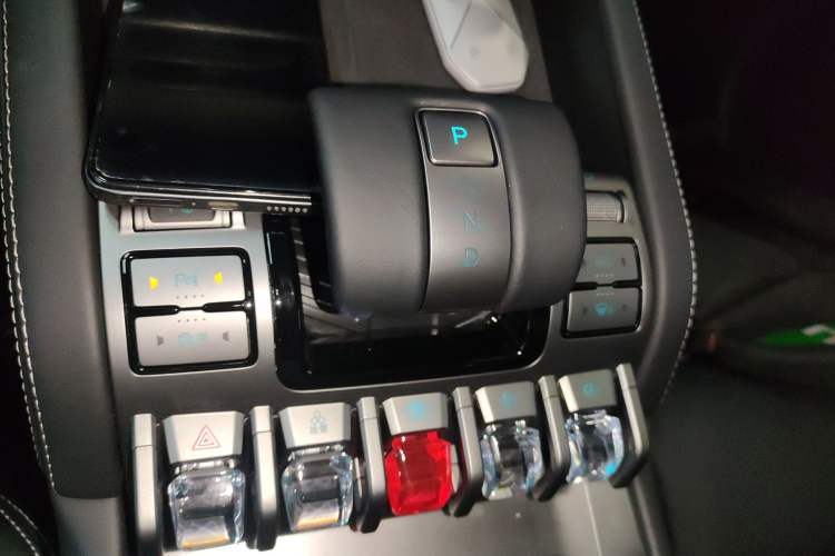 Used Formula Leopard Titanium 3 2025 501 km All-Wheel Drive Intelligent Driving Max Edition Gear Lever
