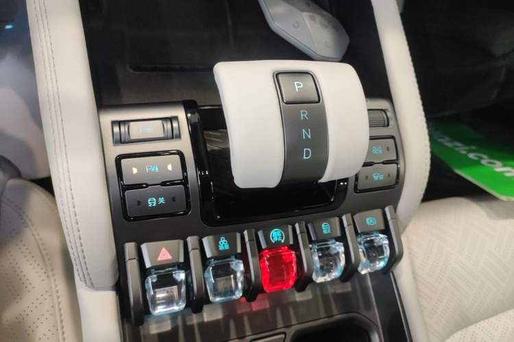 Used Formula Leopard Titanium 3 2025 501 km Four-Wheel Drive Drone Edition Gear Lever