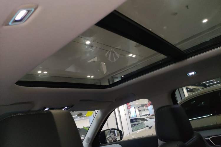 Used Formula Leopard Titanium 3 2025 501 km All-Wheel Drive Intelligent Driving Max Edition Headliner