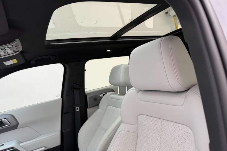 Used Formula Leopard Titanium 3 2025 501 km All-Wheel Drive Intelligent Driving Max Edition Headliner