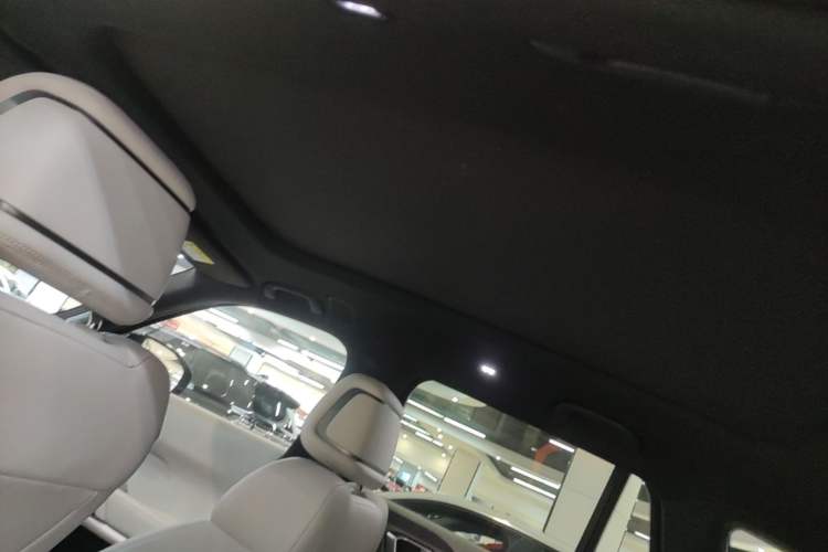 Used Formula Leopard Titanium 3 2025 501 km Four-Wheel Drive Drone Edition Headliner