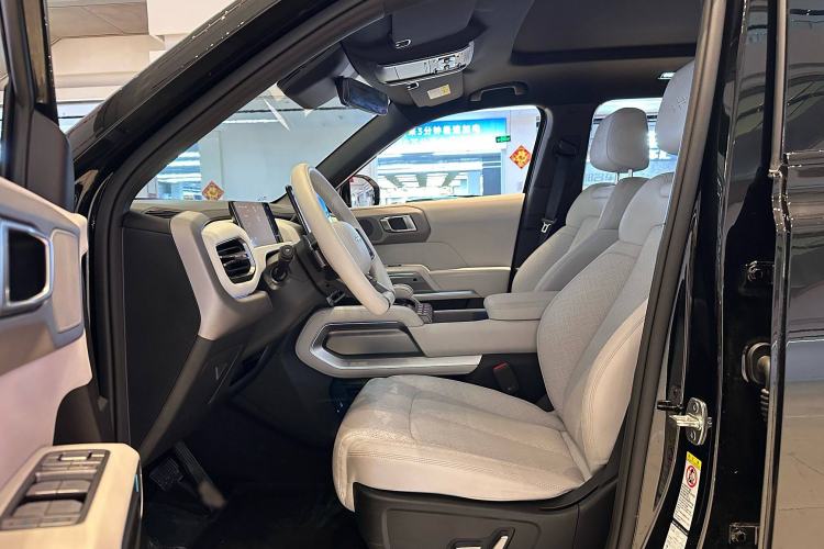 Used Formula Leopard Titanium 3 2025 501 km All-Wheel Drive Intelligent Driving Max Edition Interior 1