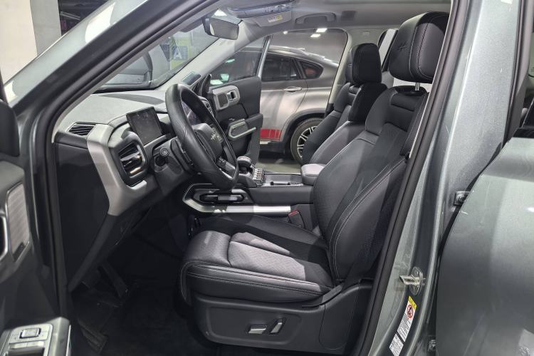 Used Formula Leopard Titanium 3 2025 501KM All-Wheel Drive Intelligent Driving Ultra Version Interior 1