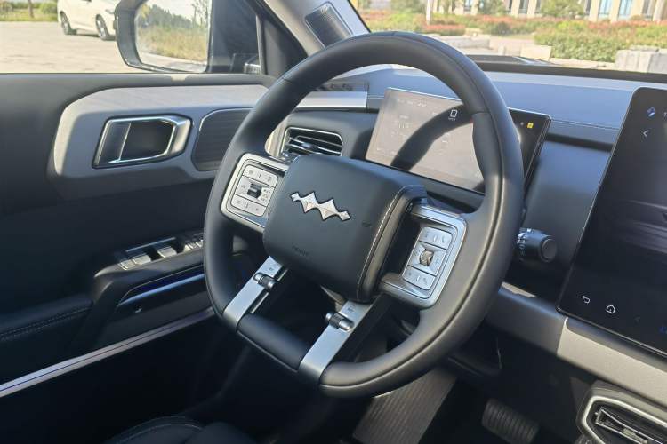 Used Formula Leopard Titanium 3 2025 501KM All-Wheel Drive Intelligent Driving Ultra Version Interior 12