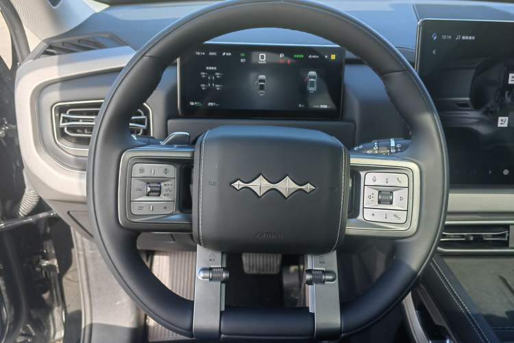 Used Formula Leopard Titanium 3 2025 501KM All-Wheel Drive Intelligent Driving Ultra Version Interior 13