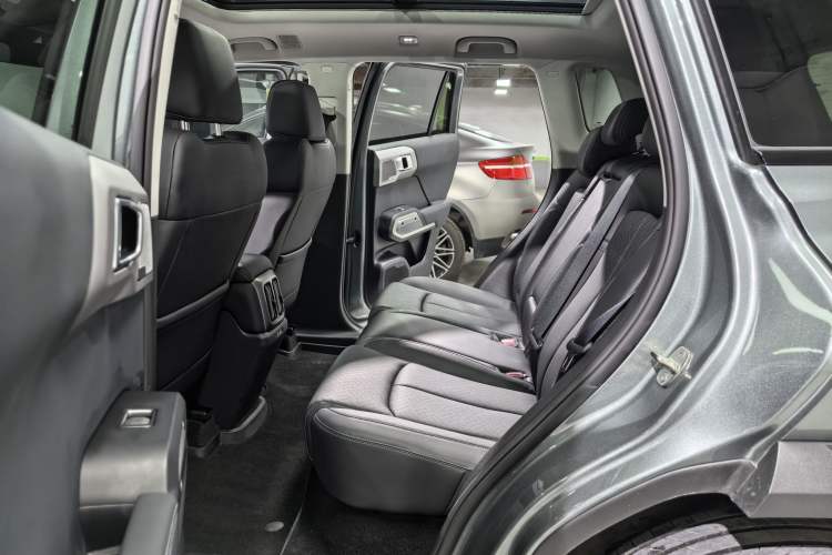 Used Formula Leopard Titanium 3 2025 501KM All-Wheel Drive Intelligent Driving Ultra Version Interior 2