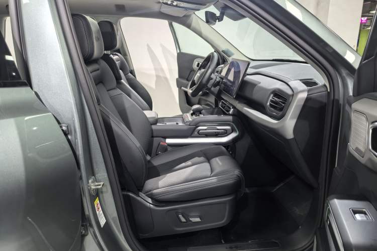 Used Formula Leopard Titanium 3 2025 501KM All-Wheel Drive Intelligent Driving Ultra Version Interior 3