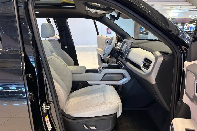 Used Formula Leopard Titanium 3 2025 501 km All-Wheel Drive Intelligent Driving Max Edition Interior 5