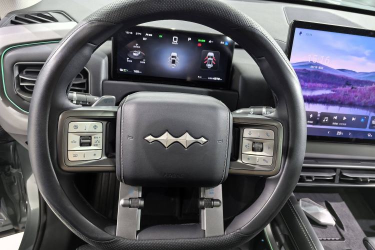 Used Formula Leopard Titanium 3 2025 501KM All-Wheel Drive Intelligent Driving Ultra Version Interior 5