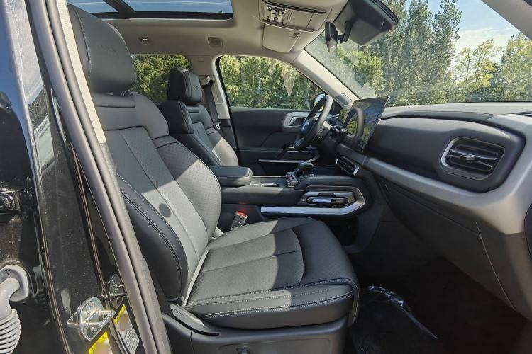 Used Formula Leopard Titanium 3 2025 501KM All-Wheel Drive Intelligent Driving Ultra Version Interior 7