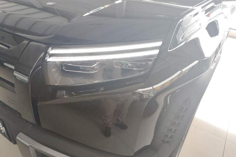 Used Formula Leopard Titanium 3 2025 501KM All-Wheel Drive Intelligent Driving Ultra Version Left Front Headlight